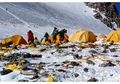 Gunung Everest Dipenuhi 12.700 Kg Tinja, Ini Solusi Membersihkannya! Ternyata Cukup Simpel Lho