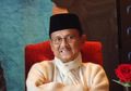 Dari Pesawat Hingga Kolam Ikan! Intip Yuk Perpustakaan Pribadi BJ Habibie yang Bergaya Klasik Tradisional Jawa!