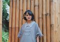 Intip yuk Style Boyish ala Andien dalam Balutan Outer Milik Sang Suami, Kece Parah nih!