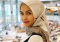 Berhijab, Gaya Kasual Hingga Glamor Revalina S. Temat Bisa Ditiru loh!