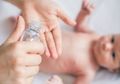 Berita Kesehatan: Seorang Bayi Alami Gangguan Hati Akibat Minyak Gosok, Kandungan Ini Penyebabnya!