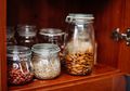 6 Tips Mengatur Isi Lemari Dapur, Agar Peralatan Tertata dan Rapi