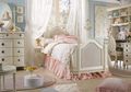 Sweet Banget Gaya Shabby Chic pada Kamar Tidur Ini. Contek Idenya!