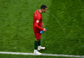 Kenapa Pemain Sepak Bola Meludahkan Kembali Minumannya saat Bertanding?