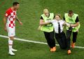 Pussy Riot yang Menerobos Masuk Lapangan saat Final Piala Dunia Bukan Kelompok Punk Sembarangan