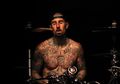 Ini Dia Kondisi Travis Barker dan Anaknya Setelah Tabrakan Mobil