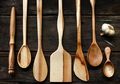 Ajaib! Peralatan Masak Kayu Langsung Bebas Jamur Hanya dengan Minyak