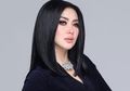 Gara-gara Pakai Jaket Puluhan Juta Di Restoran, Bentuk Perut Syahrini Langsung Jadi Sorotan, Lagi Hamil?