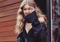 Sneakers Terbaru Milik Gigi Hadid yang Akan Jadi Incaran Millennials Biar Makin Stylish!