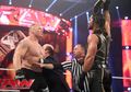 Seth Rollins Minta Daniel Cormier Menghajar Brock Lesnar di UFC