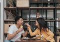 Minimalis dan Monokrom, Inilah Dapur Cantik Ryan dan Sharena Delon