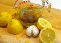 Atasi Kolesterol Tinggi dengan Rutin Konsumsi Campuran Lemon dan Bawang Putih, Begini Cara Membuatnya!