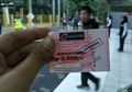Pengguna KRL yang Mengantre Tiket Kertas: ‘Ini sih Balik ke Zaman Dulu’