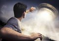 Apakah Alien Pernah Tinggal di Bulan? Ini Penjelasan Ilmuwan