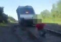 (Video) Detik-detik Menegangkan Saat Seorang Polisi Selamatkan Pria yang Hampir Terlindas Kereta Api