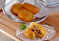 Siapa Sih Yang Sanggup Nolak Kroket Daging Lada Hitam Yang Lezat Ini?