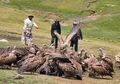 Mayat Dibiarkan Dimakan Burung Nasar, Inilah Jhator Ritual Pemakaman Mengerikan di Tibet