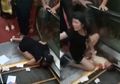 Balita Ini Terjepit Eskalator, Kondisinya Kini Sangat Memprihatinkan