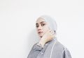 Gaya Fashion Hijab Kasual Ayudia Bing Slamet yang Cocok Buat Anak Kuliahan, Nggak Sampai 300 Ribu Rupiah!