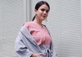 Deretan Mix and Match Kaus Polos ala Alice Norin, Tiru Biar Tampil Beda dan Makin Stylish!