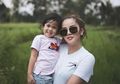 Mengintip OOTD Olla Ramlan dan Putrinya dengan Balutan Busana Bernuansa Putih, Kompak Banget!