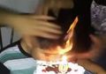 Tragedi Mengejutkan di Perayaan Ulang Tahun, Niat Makan Kue Rambut Anak Ini Malah Terbakar Lilin!
