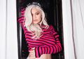 Kylie Jenner Kenakan Busana Bertabur 70 Ribu Kristal Swarovski di Pesta Ulang Tahunnya yang ke 21