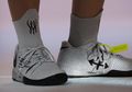 Kolaborasi Nike x Off White Luncurkan Sneakers Glamor dengan Tampilan yang Manis Penuh Glitter