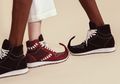 Brand Fashion Internasional Loewe Rilis Sneakers dengan Model yang Unik
