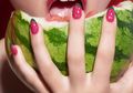 Sempurnakan Tampilan Kuku Cantikmu dengan Tren Fruity Nail Art yang Menggemaskan!