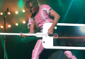 Band Ini Merekam Para Penonton Saat Konser dengan Bass iPhone Raksasa