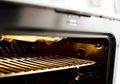 Oven Kinclong Layaknya Baru Kembali Kalau Dibersihkan dengan 4 Cara Ini