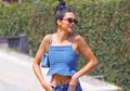 Gaya Denim on Denim Terbaru Kendall Jenner yang Simpel dan Feminin, Kamu Bisa Tiru nih!