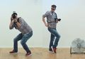 Uniknya 30 Gaya Fotografer Saat Memotret, Bikin Kita Geleng-geleng Kepala!
