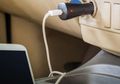 Awas, Jangan Sembarang Charge HP di Mobil, Perhatikan 4 Tips Aman Ini!