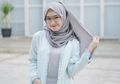 Inspirasi Tampilan ke Kampus ala Selebgram Hijab Sari Endah Pratiwi dengan Bujet di Bawah 100 Ribu Rupiah!