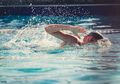 Benarkah Berenang di Kolam Air Dingin Bisa Mengobati Depresi?