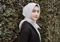 Inspirasi Fashion Hijab Santai dan Chic ala Selebgram Helmi Nursifah dengan Bujet Minimalis!