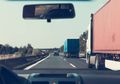 Ini 4 Cara Menghindari Kecelakaan Saat Mengemudi di Sekitar Truk dan Bus Besar