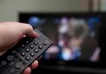 Siapa Sangka Segini Jarak Aman Menonton TV yang Jarang Diketahui, Pecinta Netflix Mesti Tahu!