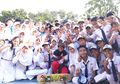 Asiknya Punya Guru dan Temen Suportif: Balik Ke Sekolah, Nyimas Skateboarder Peraih Perunggu Disambut Pake Spanduk!