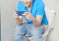 Jadi Sumber Penyakit, Hentikan Kebiasaan Membawa Ponsel ke Toilet!