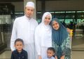 Momen Keibuan Kartika Putri Saat Suapi 3 Anak Habib Usman bin Yahya