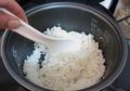 Benarkah Makan Nasi yang Dihangatkan dengan Rice Cooker Berbahaya Bagi Kesehatan?
