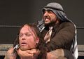5 Kontroversi di WWE, dari Aksi Teroris hingga Pegulat Bunuh Diri
