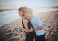 Unggah Foto Kondangan, Perut Istri Raditya Dika Disoroti, Hamil?
