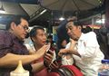 Bukan Cuma Jokowi, Mantan Presiden RI Ini Juga Pernah Makan Di Pinggir Jalan, Sampai Borong Satu Keluarga!