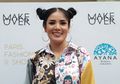 Stylo of The Day, Nindy Ayunda Tampil Stylish Kenakan Kemeja Oversized Bermotif Printing