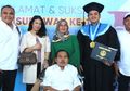Sampai Terisak Sedih, Rektor ITS Puji Mat Solar Hadiri Wisuda Anak Pakai Kursi Roda!