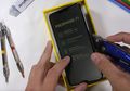 Seberapa Tangguh Jika Ponsel Pocophone F1 Digores dan Dibakar?